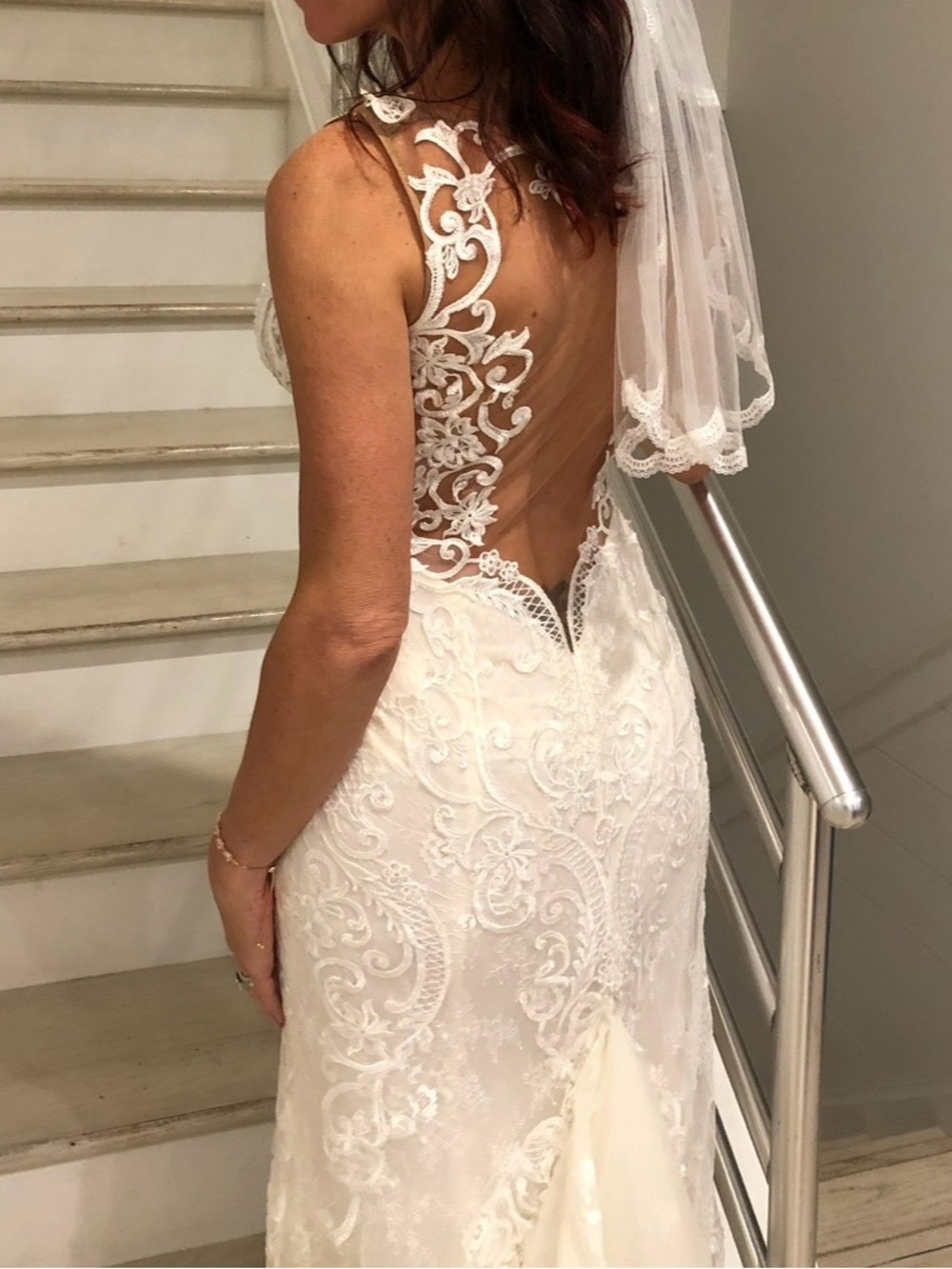 Glina Signature Ivory Lace V-Neck Wedding Dress size 8